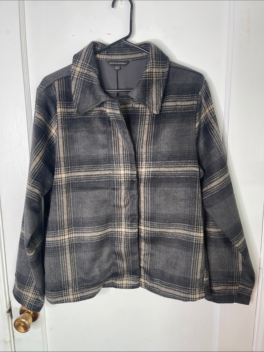 Banana Republic Jacket Large Ladies Plaid Boxy Snap Front Soft Black Gray Tan L